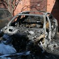 Izgorela dva automobila na Bežanijskoj kosi: Sumnja se da je jedan u vlasništvu žene zapaljen!