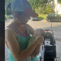 Ovo je heroina koja je spasila bebu: Šetala psa Zemunom kada je naišla na kesu za kontejnera: "Beba je bila u peškiru…