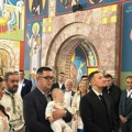 (Foto) urož Živković sa ženom krstio sina Lazara: Naslednik u belom kompletu sa zlatnim detaljima, na košulji izvezano njegovo…