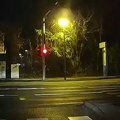 Horor na putu usred noći Vozač čekao na zelenom, a onda je čuo zvuk u daljini - sekunde ga delile od sigurne smrti! (video)
