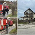 Gorela porodična kuća u Čačku, vatrogasci heroji iz plamena izvukli povređenu osobu, na terenu i Hitna pomoć