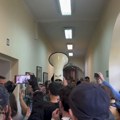 Studenti Akademije u Novom Sadu ušli u zgradu: Dekan nudi razgovor s delegacijom