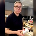 "Kod nas su bolji" Vučić posle parade u Parizu otišao na sendvič (video)