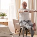 5 vežbi na stolici za jačanje kolena nakon 60. godine