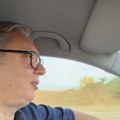"Sam svoj majstor" Vučić za volanom: "Na radiju baš našli da puste Tomu Zdravkovića" (video)