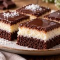 Čokoladne kocke sa grizom i kokosom – sočan kolač koji se topi u ustima