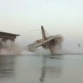 (VIDEO) Viseći most na Gangu na istoku Indije srušio se drugi put u 14 meseci