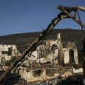 Požari i dalje bukte u Grčkoj, jak vetar raspiruje vatru