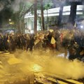 Gruzijska policija upotrebila šok bombe i suzavac da rastera demonstrante (FOTO)