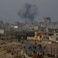 УН: 800.000 људи побјегло из Рафаха, док Израел наставља с нападима широм Газе
