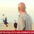 Krađa u živom programu: Reporter radio lajv uključenje sa plaže, kamera snimila šok trenutak: Mladić kida ženi lanac s…