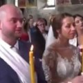 "Da li ste se obećali drugoj ženi? Da!": Urnebesni snimak s naše svadbe usijao mreže, mladoženju uhvatila trema