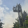 Gori potkrovlje: Zapalio se stan u Novom Sadu: Dim kulja, veliki broj vatrogasaca je na terenu (foto,video)
