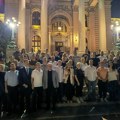 Poslanici i ministri SNS-a ispred Skupštine dali podršku „ljudima koji žele da uče“