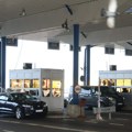 Teretnjaci na Batrovcima čekaju dva sata, na prelazu Sremska Rača sat vremena