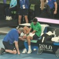 Novak iskrenuo zglob, usledio medicinski tajm-aut…