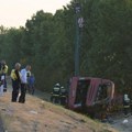 Dvanaest osoba stradalo u prevrtanju turističkog autobusa u Mađarskoj /foto/