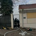 Vatrogasac herojski nastavio da gasi vatru posle obrušavanja krova na njega Detalji drame na Senjaku posle izbijanja požara