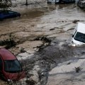 Obilne kiše napravile haos: Automobili plutaju na sve strane, vlasti izdale hitno upozorenje građanima (foto)