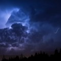 Sinoć magija na nebu, munje su parale nebo Sada je RHMZ objavio novo upozorenje (foto)