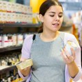 Да ли је заиста потребно испирати конзервисани пасуљ и грашак пре конзумирања?