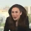 (Video) Izrael bombarduje centar damaska! Haos u Siriji: Voditeljka u programu uživo beži dok raketa udara u zgradu
