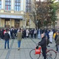 Građani još jednom na Đačkom trgu odali poštu žrtvama novosadske tragedije