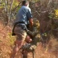 Моторна тестера на туфне: Очи у очи са леопардом, пушка не помаже, кад га је угризао за руку поздравио се са животом! (видео)…