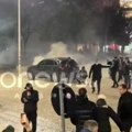 Drama u Tirani: Policija koristi vodene topove i suzavac da rastera demonstrante; EU ćuti (video)