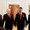(Foto) U Beogradu zasutom bombama držao Miloševića za ruku i molio se: Ovako je izgledala poseta Džesija Džeksona Srbiji, svet…