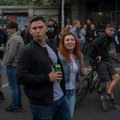 Uz piće i uvrede ispred RTS-a nakon haosa kod Pravnog