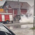 (Foto) Šok usred snažnog nevremena u Kragujevcu: Grom udario u banderu i izazvao požar, očevici opisali jezive scene…
