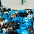 (Foto) vanredna situacija zbog nagomilanog smeća! Zasedao Štab: Opasnost od epidemije zaraznih bolesti u ovom gradu u Srbiji