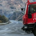 (Видео, фото) И даље гори у Грчкој, велика материјална штета Спасено 12 људи, у гашењу учествују авиони и хеликоптери