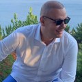 "Ljudi su me saletali na ulici, a nisam imao dinar u džepu" Pevač bio na rubu siromaštva: "Zagrevao sam bajat hleb jer nemam…