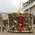U okviru Zimskog festivala: Na lozničkom šetalištu otvoren osmi Novogodišnji bazar (foto)