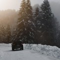 Zbog snega i leda problemi u saobraćaju u Zlatiborskom okrugu, kamioni paralisani na putu