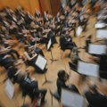 Apel filharmoničara Ministarstvu kulture pročitan sinoć pre početka koncerta sa slavnim violinistom Sergejem Krilovim…