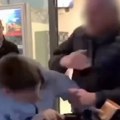Muškarac šamarao dečaka usred Beograda Pre toga mu je zavrnuo uši! Posle se pravdao da je bio "nešto nervozan"