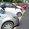 Bahatost ili nemarnost? Muke Požarevljana - Nesavesni vozači zauzimaju po tri parking-mesta