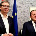 Sastanak najavljen za 17 časova: Vučić sutra sa evropskim komesarom za proširenje Varhejijem