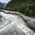 Jedna osoba poginula, dve se vode kao nestale u odronu u švajcarskim Alpima