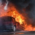 Strašan prizor na auto-putu kod Kolara: Auto gotovo u potpunosti izgoreo (foto)
