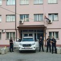 Zgrade srpskih institucija na Kosovu i dalje blokirane, policija ispred ulaza u objekte