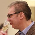 „Kecelja iz MasterChef-a, gusle sa orlovima, Tutankamonova stolica“: Koje je sve poklone dobio Vučić tokom 2024. godine?