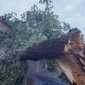 Snažno nevreme pogodilo Sloveniju: Poplavljene kuće, oštećeni krovovi i oborena stabla
