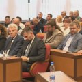 Burni početak Skupštine Novog Sada: Opozicija traži istragu o navodima člana SNS za BIRN, Mićin kaže - proveriti njegov…