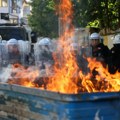 Suzavac i gumeni meci: U Tirani žestoki sukobi policije i demonstranata, povređena dva učesnika protesta