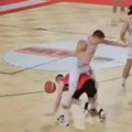 Potez veka dolazi iz Bosne: Košarkaš se provukao kroz noge rivalu, potom postigao koš! Video