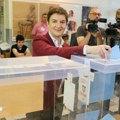 Ana Brnabić izašla na glasanje Predsednica Skupštine obavila svoju građansku dužnost (foto/VIDEO)